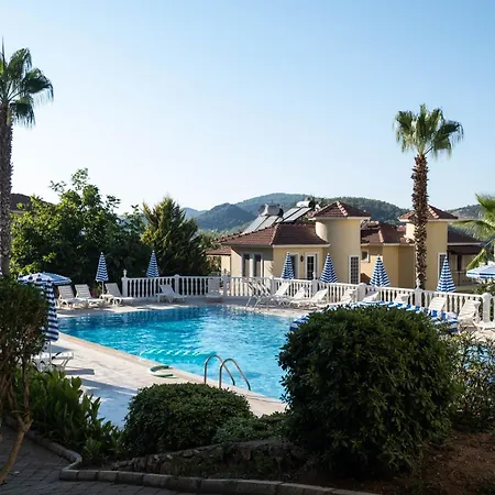 2br In Oeluedeniz With Large Pool In Quiet Area Apartament