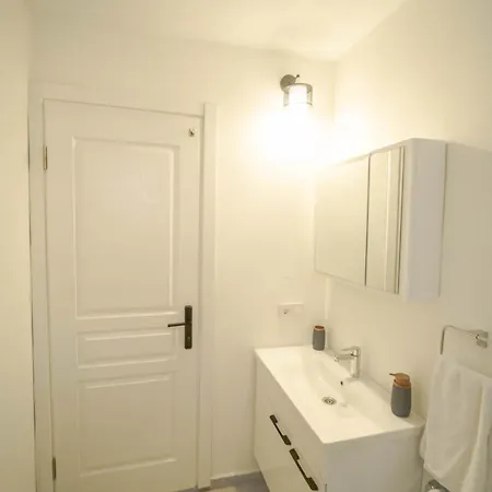 Stylish 2Br Apartment In Oeluedeniz By The Forest With Pool