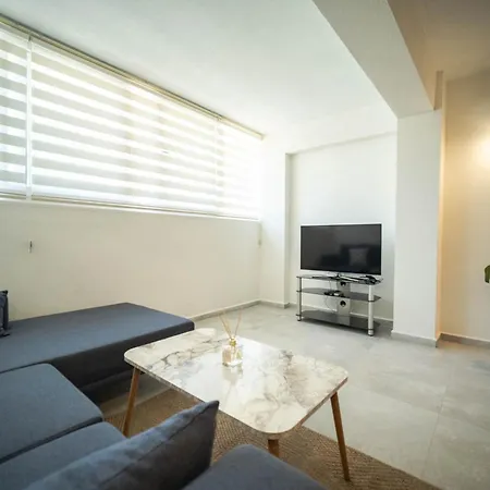 아파트 Stylish 2br In Oeluedeniz By The Forest With Pool