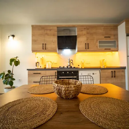 Stylish 2Br Apartment In Oeluedeniz By The Forest With Pool Fethiye