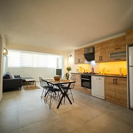 Lägenhet Stylish 2Br Apartment In Oeluedeniz By The Forest With Pool